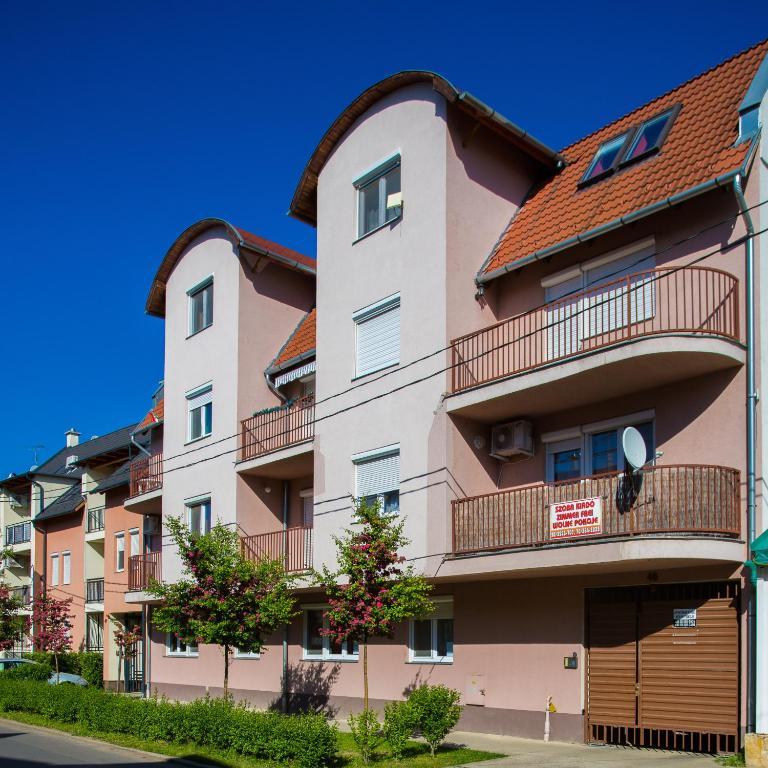 Lux Apartmanok Hajdúszoboszló Habitación foto